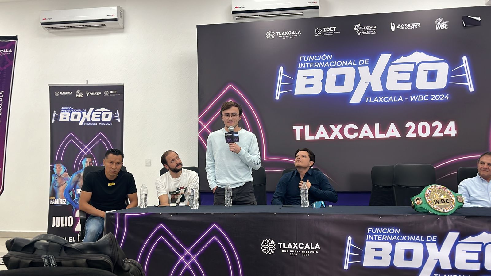 Leyendas del boxeo inspiran a jóvenes a luchar contra las adicciones