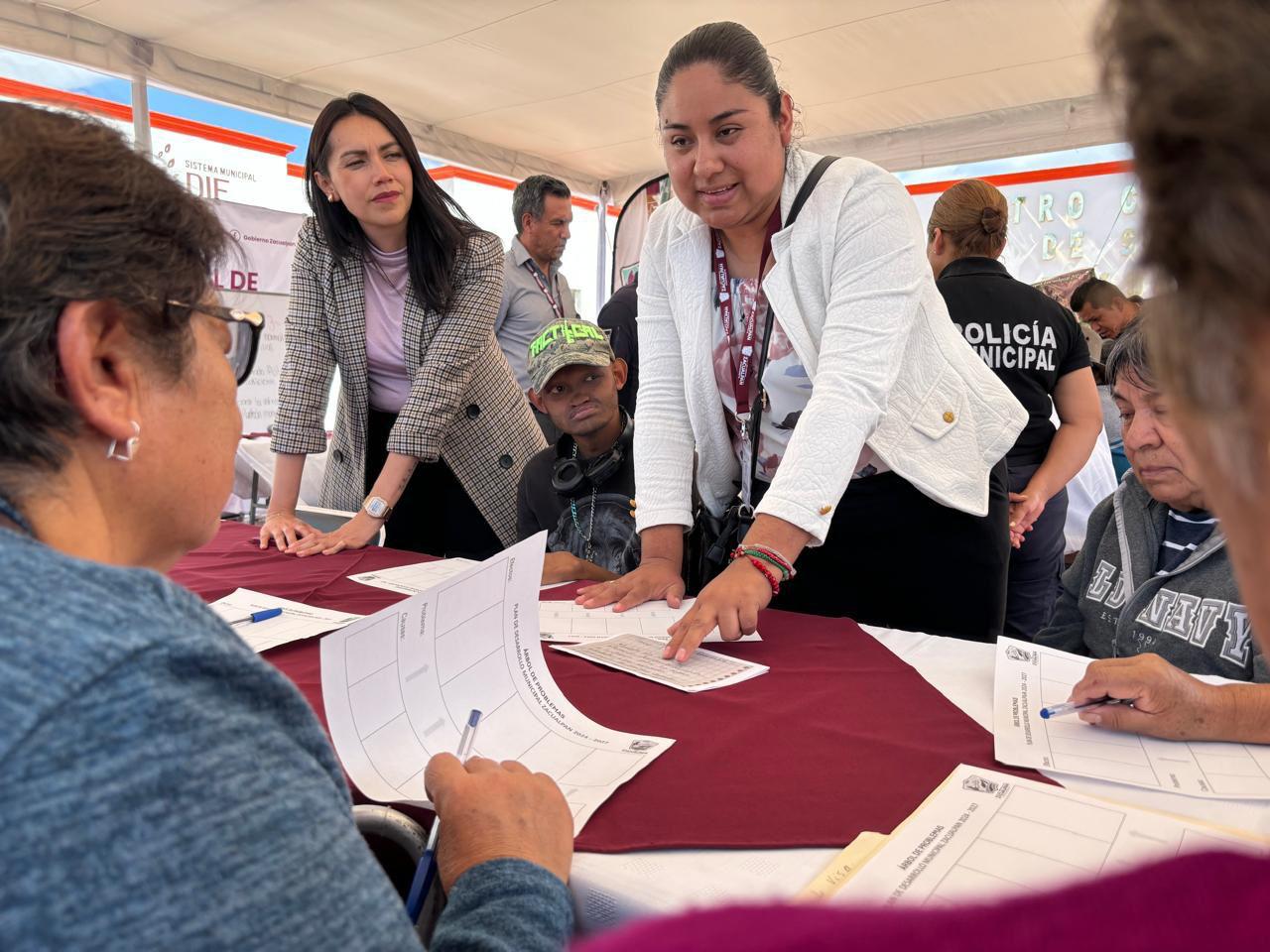 Sandra Corona impulsa talleres comunitarios para la seguridad y el futuro de Zacualpan