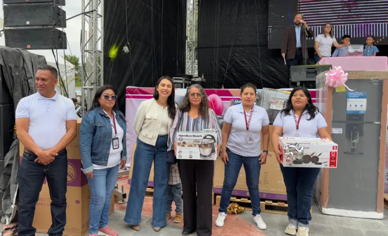 Zacualpan celebra con alegría a más de mil madres en su día