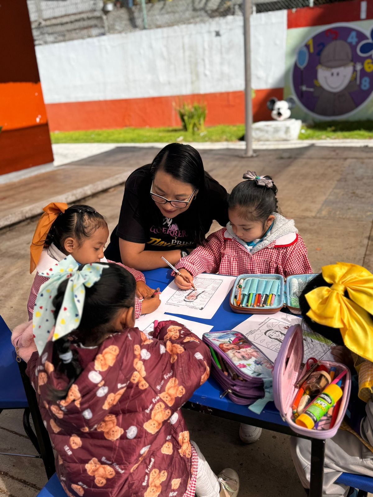 Laura Yamili fortalece lazos con la comunidad educativa en Yauhquemehcan