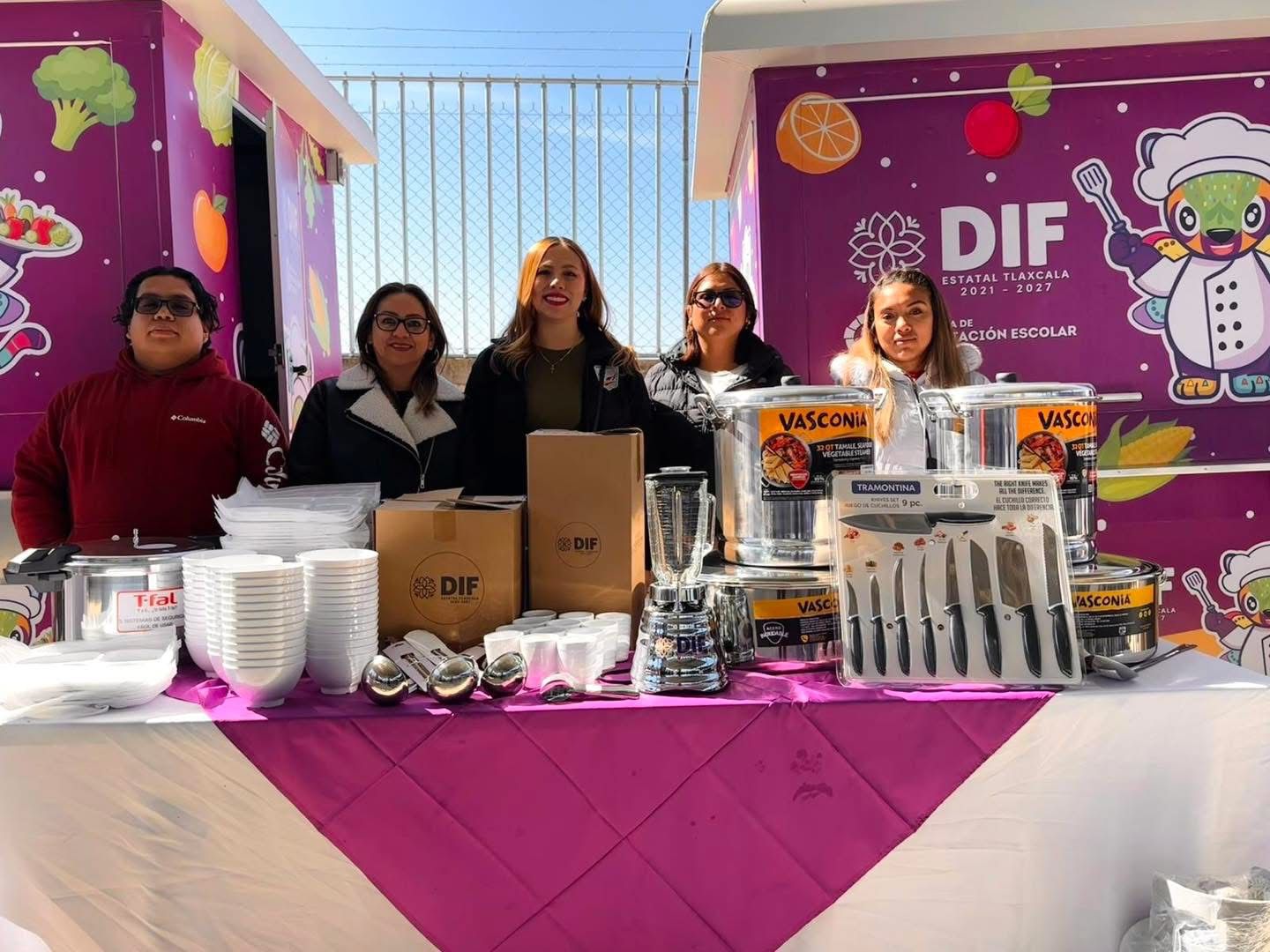 Escuela Primaria Melchor Ocampo de Zacualpan recibe equipo para su comedor escolar dentro del programa “Desayunos Calientes”