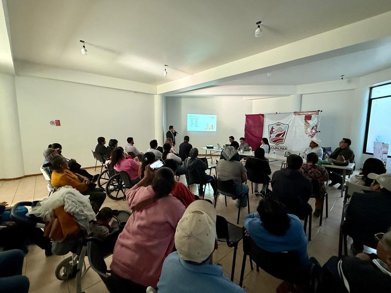 Realizan en Zacualpan foro sobre aves de postura para impulsar la economía familiar