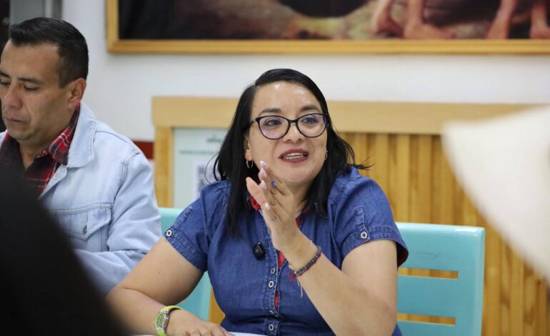 Laura Flores fortalece diálogo con productores de pulque en Nanacamilpa