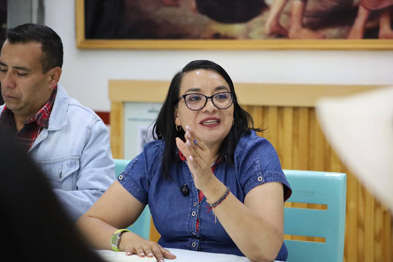Laura Flores fortalece diálogo con productores de pulque en Nanacamilpa