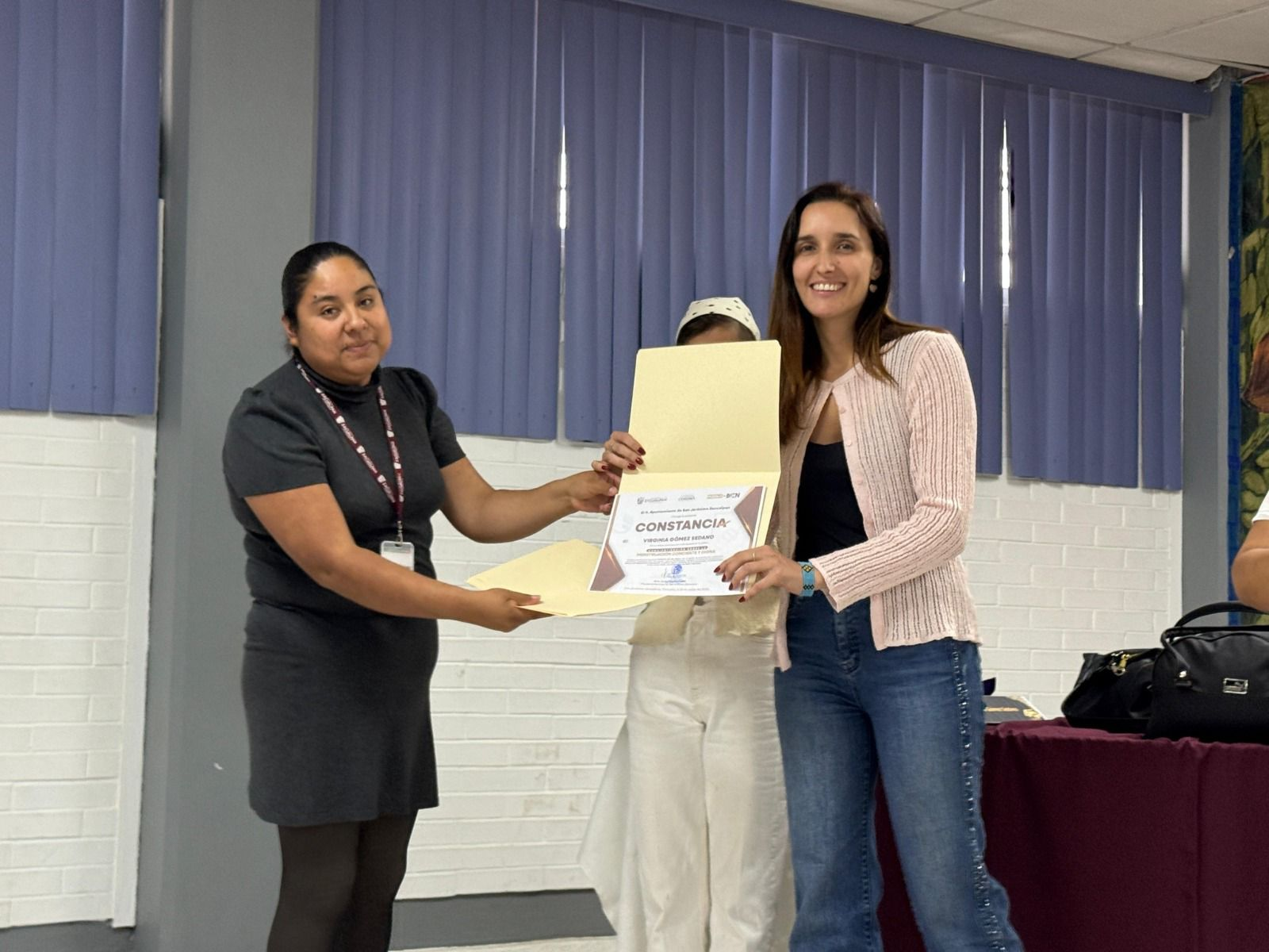 Sandra Corona impulsa acciones de prevención de la violencia familiar en Zacualpan