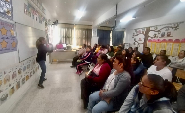 Sandra Corona impulsa acciones de prevención de la violencia familiar en Zacualpan