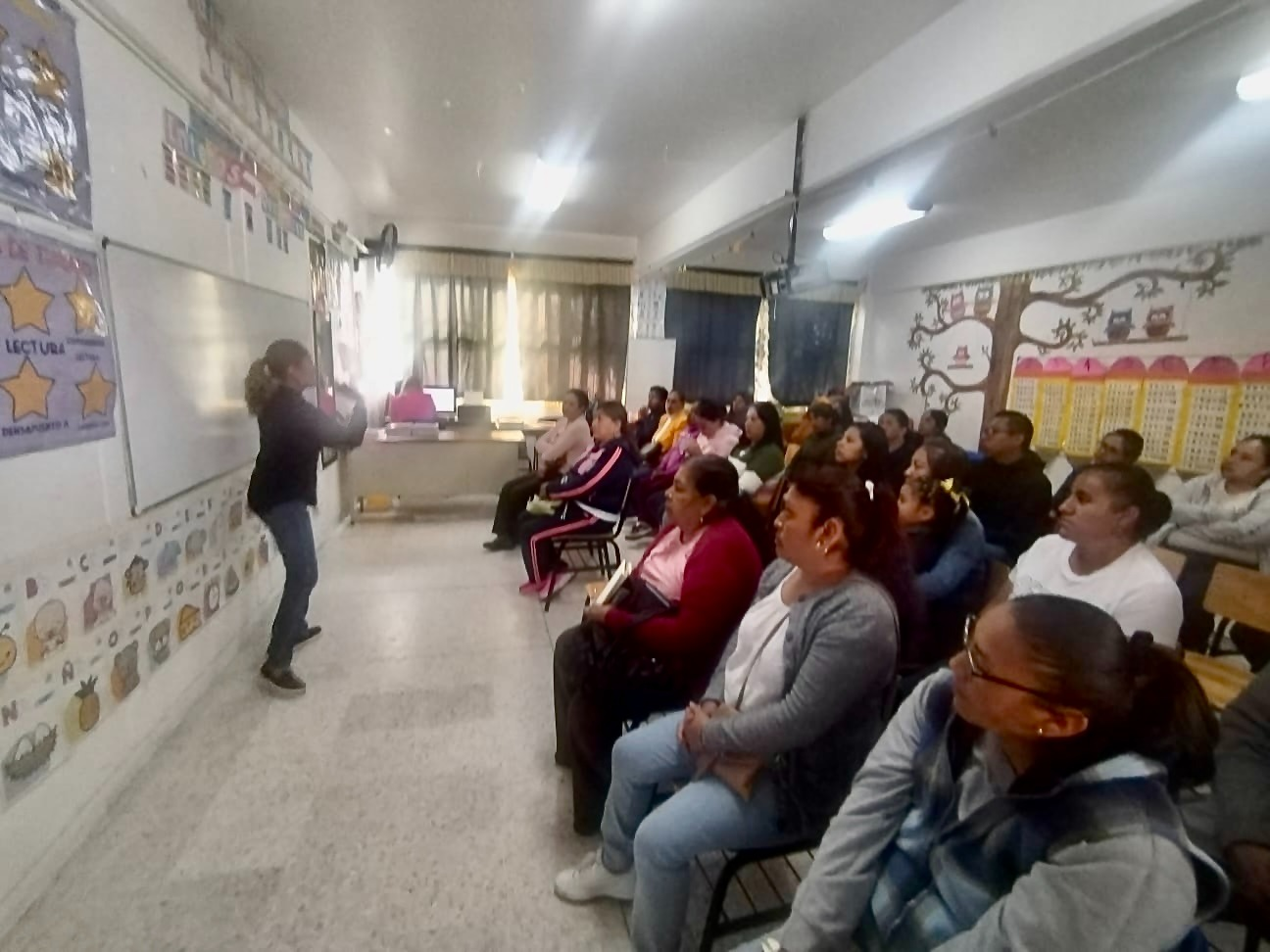 Sandra Corona impulsa acciones de prevención de la violencia familiar en Zacualpan