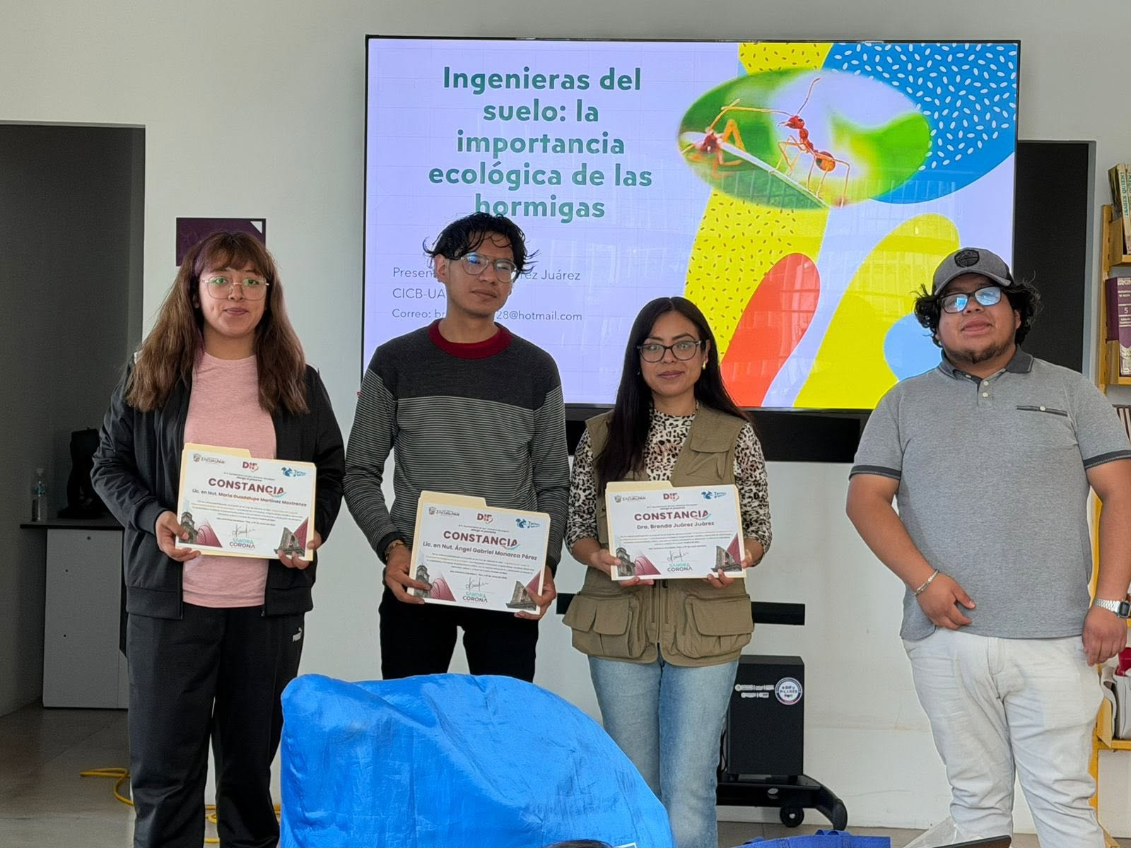 Sandra Corona impulsa taller científico sobre manejo sustentable del chapulín en Zacualpan