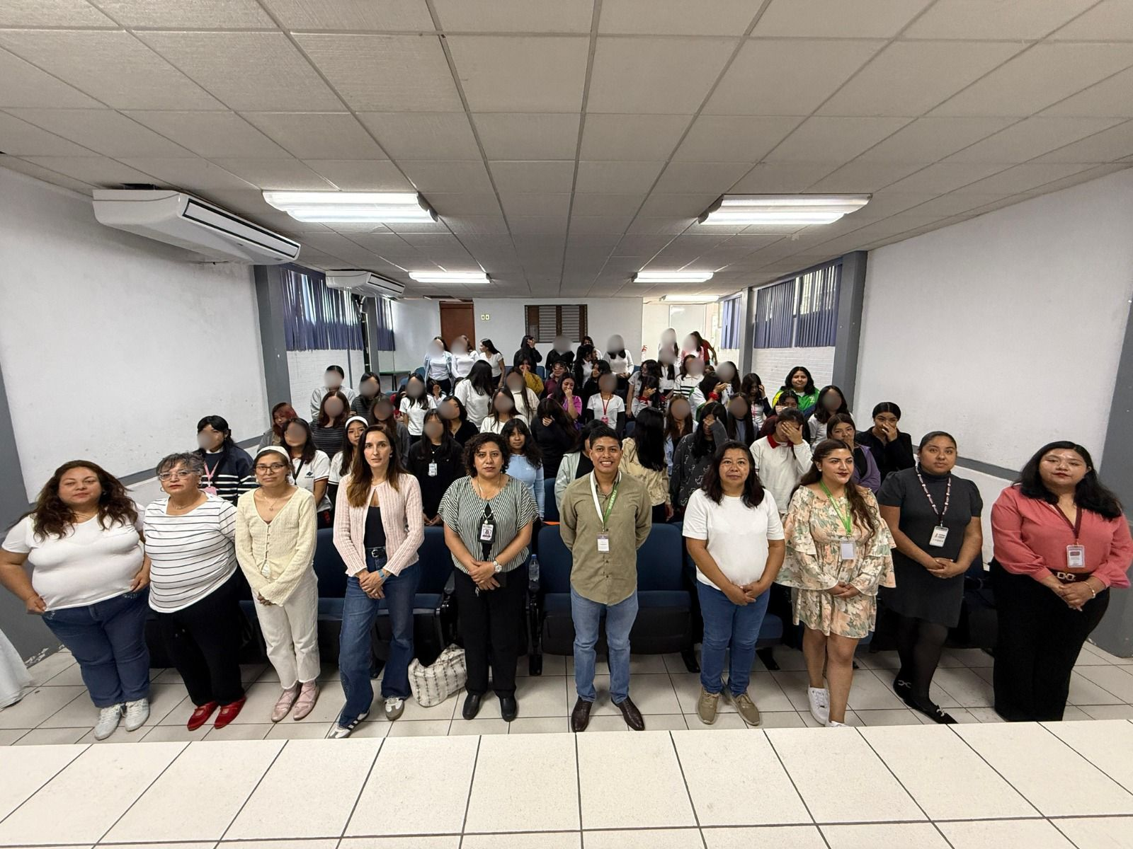 Sandra Corona impulsa educación y bienestar para jóvenes con taller de menstruación digna en Zacualpan