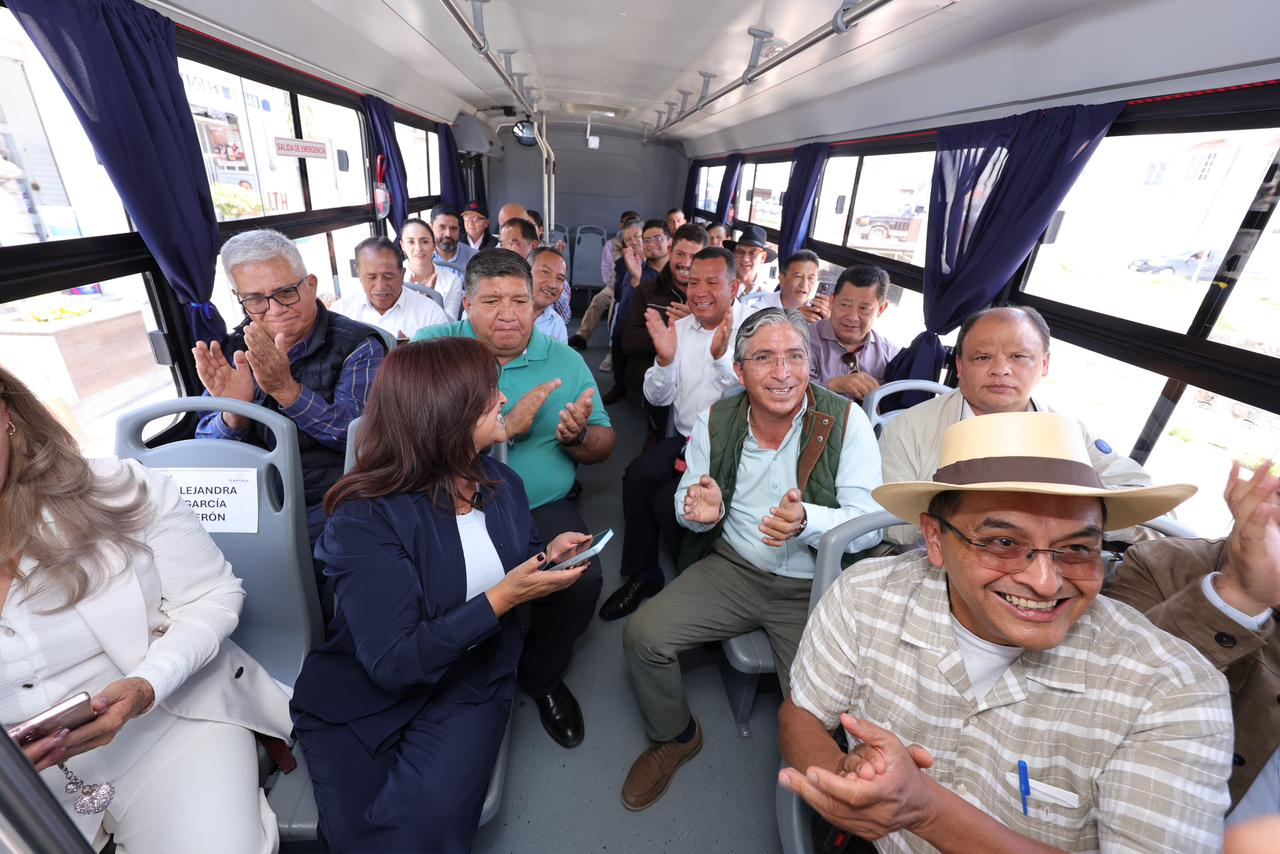 Entrega gobernadora 77 concesiones y nueva Central de Autobuses en Huamantla; inversión supera 61 millones de pesos