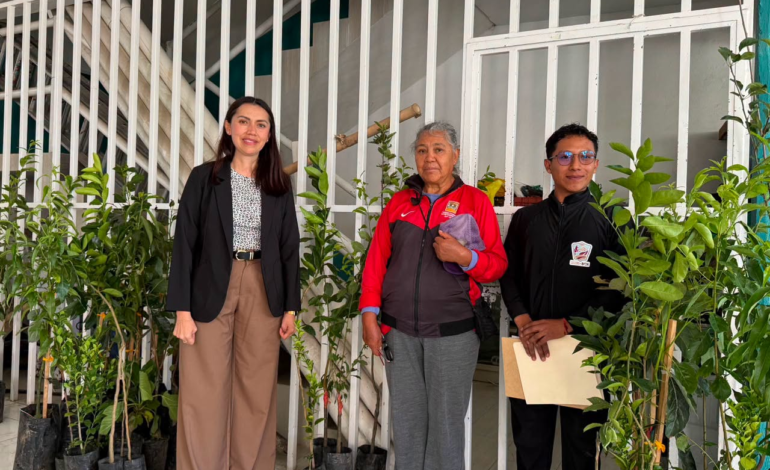 Sandra Corona fortalece el campo de Zacualpan con entrega de más de 650 árboles frutales subsidiados