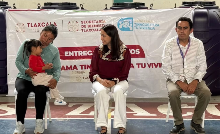 Sandra Corona gestiona apoyos para las familias de Zacualpan; reciben 50 tinacos