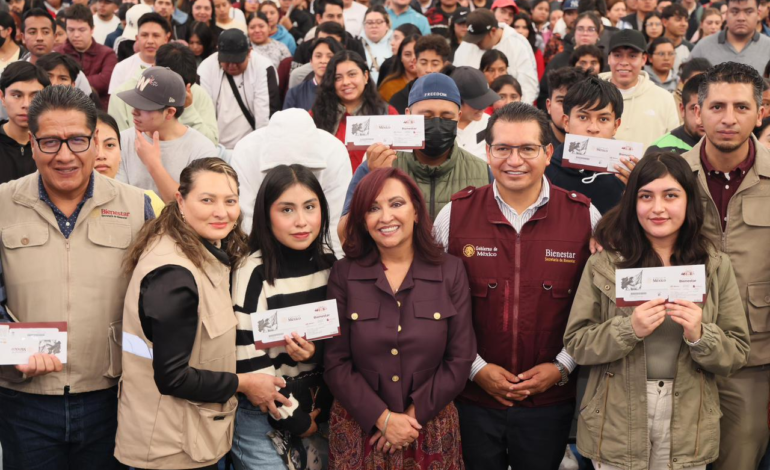 572 jóvenes tlaxcaltecas reciben tarjetas de Jóvenes Construyendo el Futuro