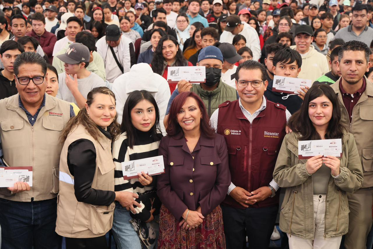 572 jóvenes tlaxcaltecas reciben tarjetas de Jóvenes Construyendo el Futuro